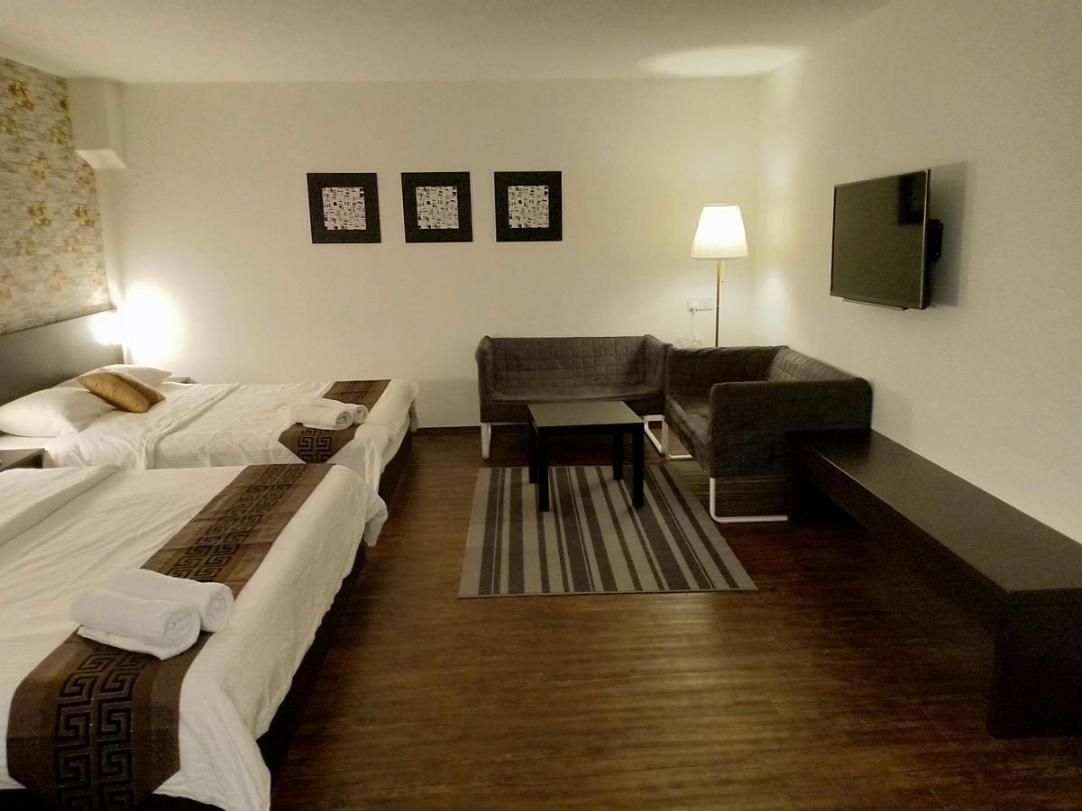 52 The Grace Hotel Muar Extérieur photo